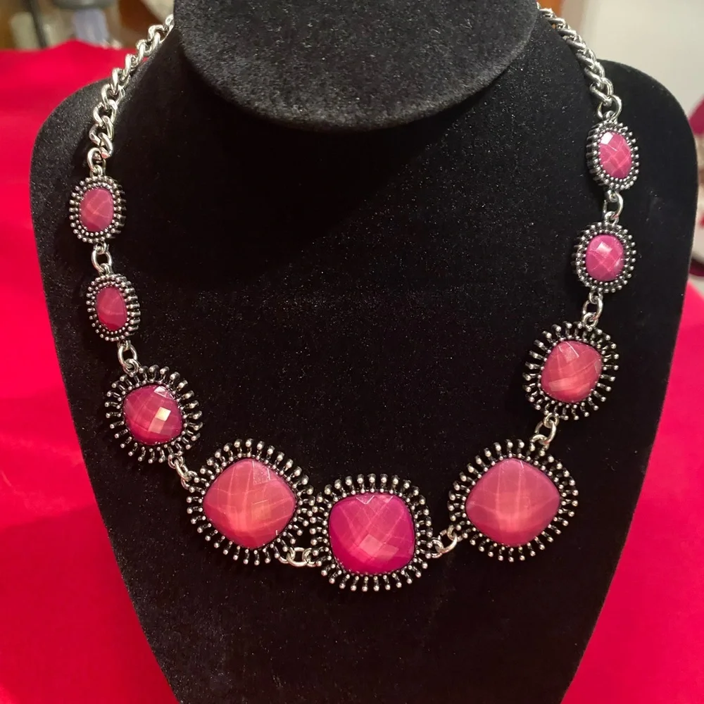 Elegant Pink Statement Necklace
NEW - Picture 1 of 1